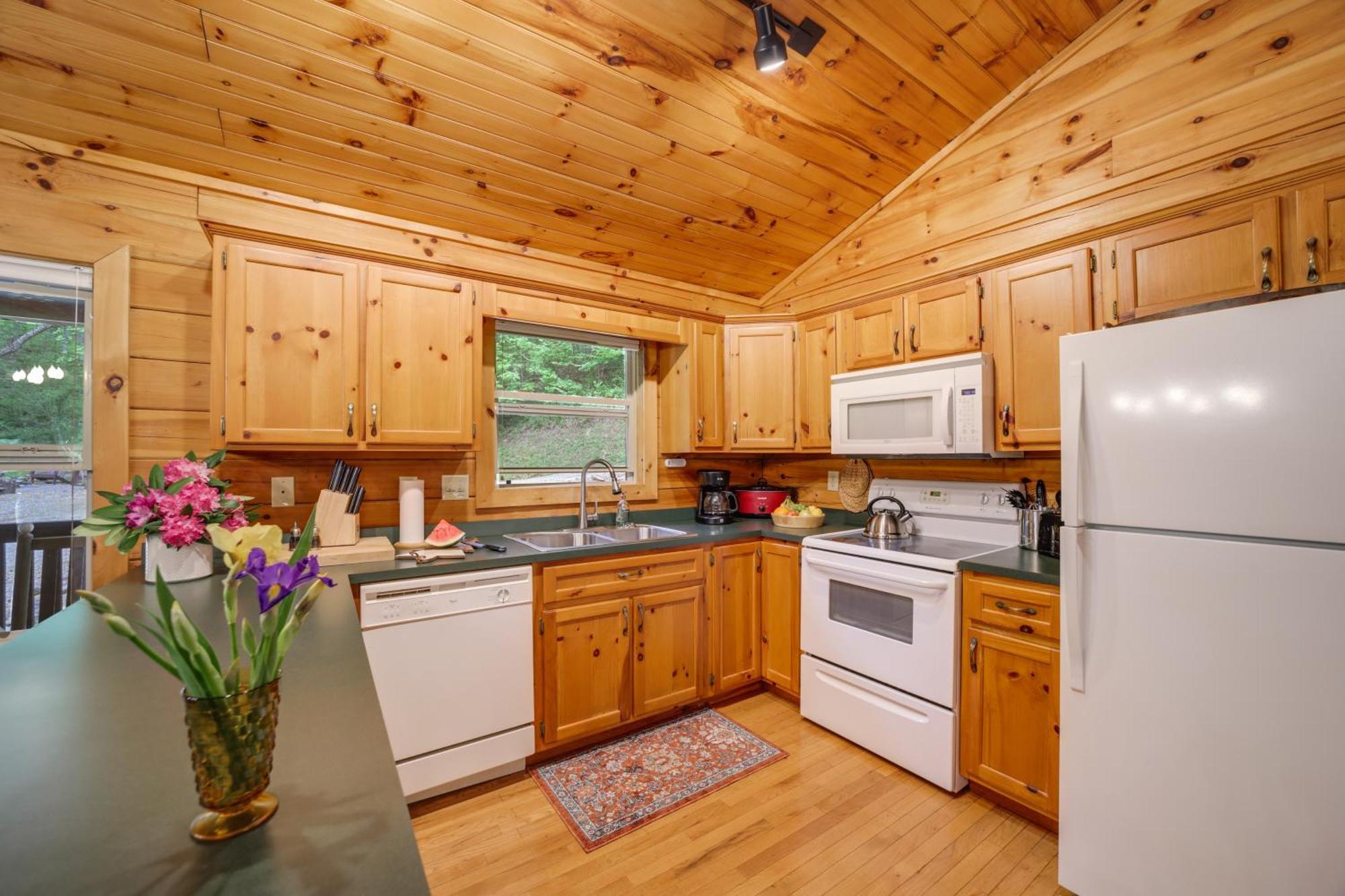 Peaceful Smoky Mountain Cabin With Deck And Fire Pit! Waynesville Exterior foto