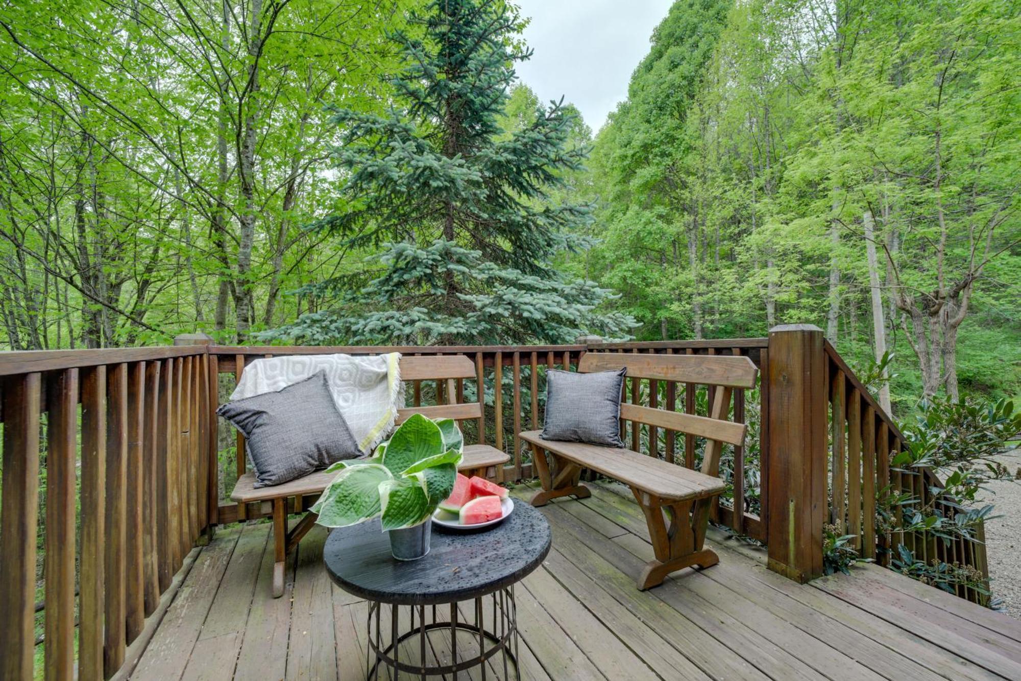 Peaceful Smoky Mountain Cabin With Deck And Fire Pit! Waynesville Exterior foto