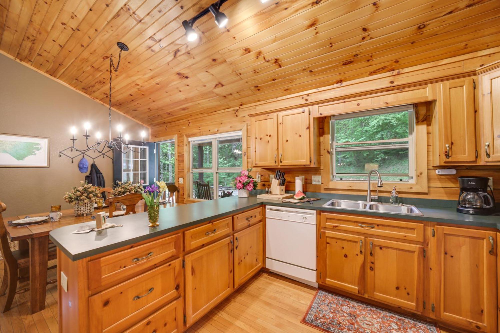 Peaceful Smoky Mountain Cabin With Deck And Fire Pit! Waynesville Exterior foto