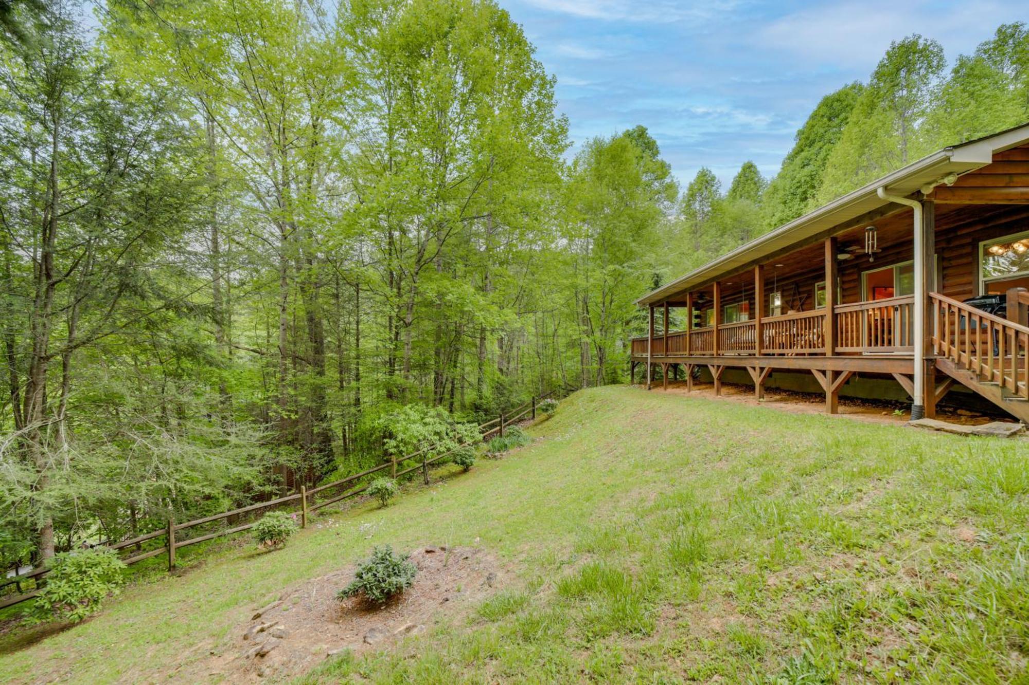 Peaceful Smoky Mountain Cabin With Deck And Fire Pit! Waynesville Exterior foto