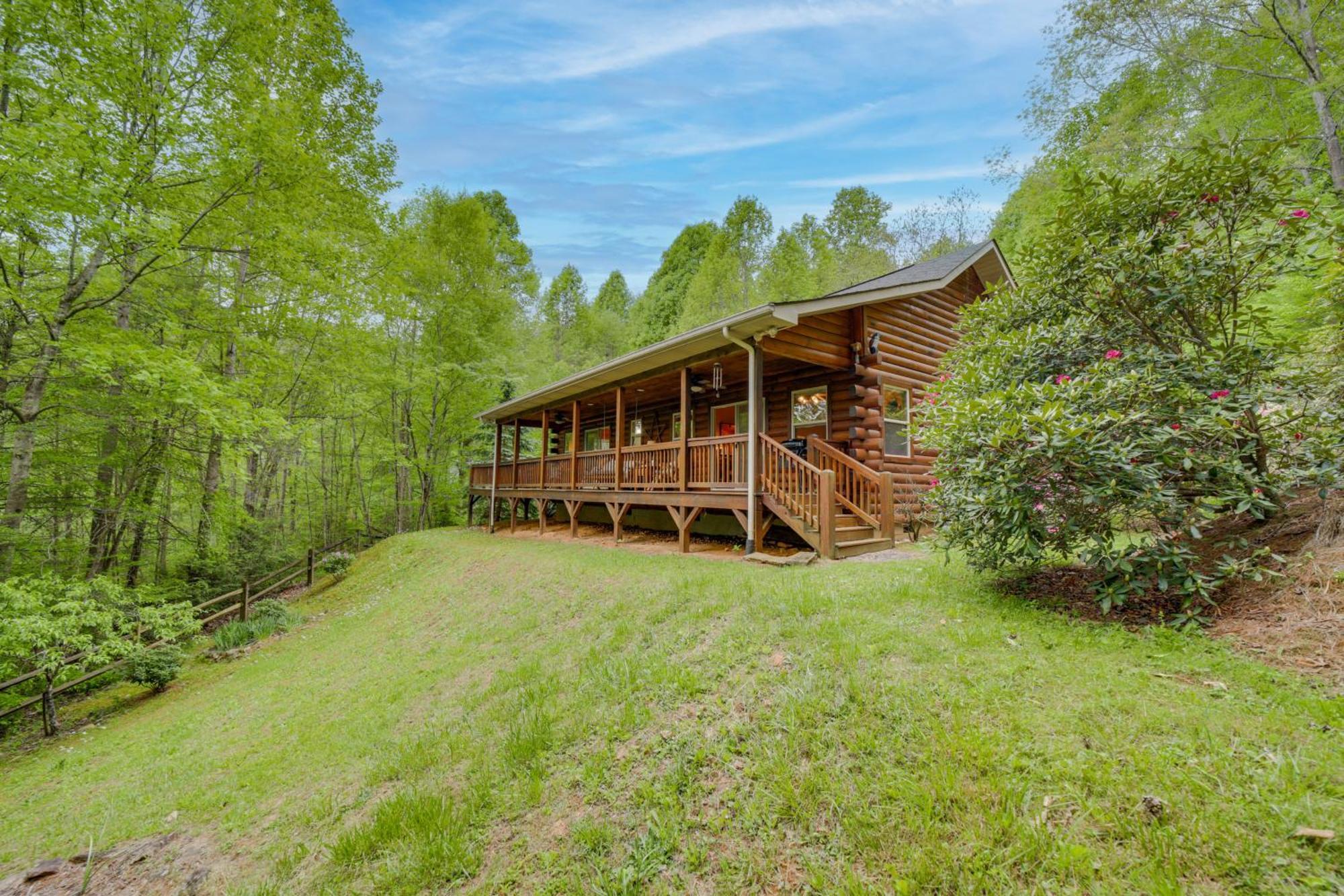 Peaceful Smoky Mountain Cabin With Deck And Fire Pit! Waynesville Exterior foto