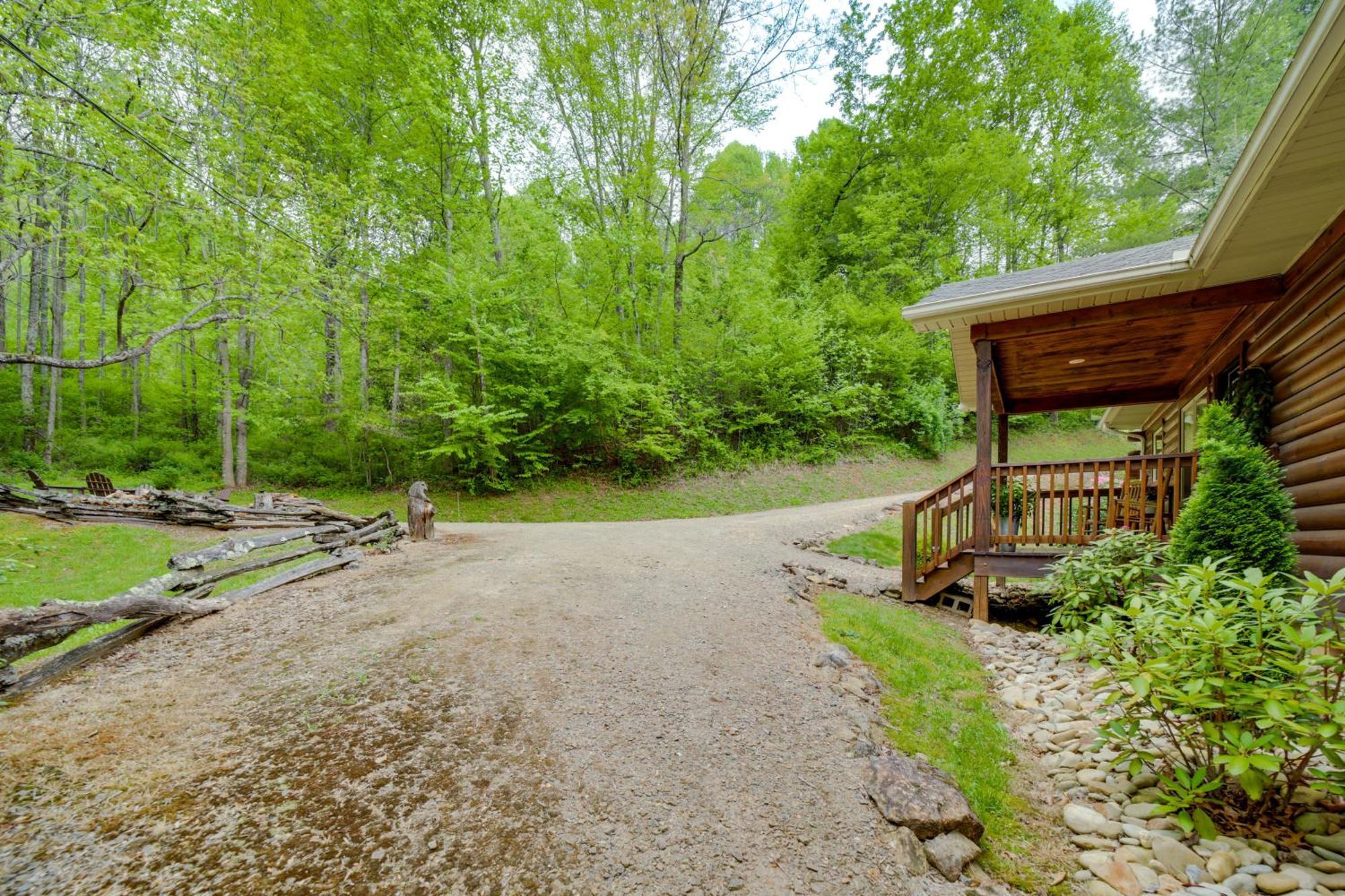 Peaceful Smoky Mountain Cabin With Deck And Fire Pit! Waynesville Exterior foto